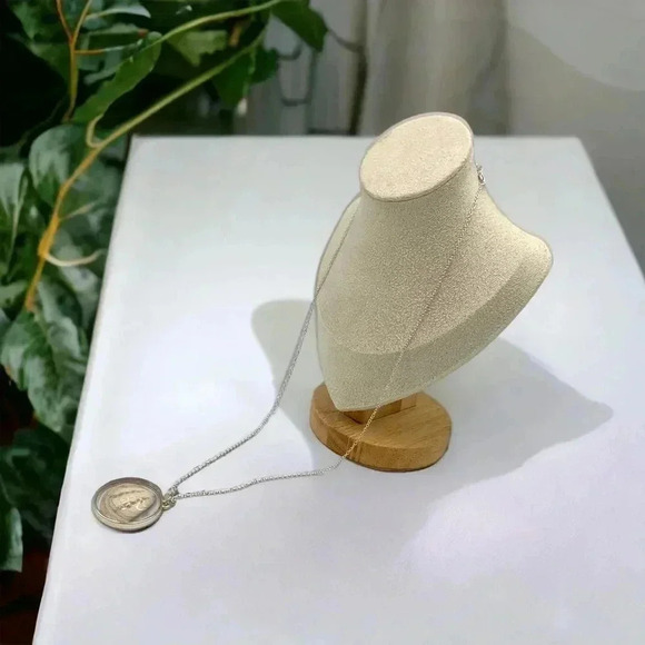 Seashells by the Seashore Cockle Shell Resin Statement Necklace Silver Chain 22" - Picture 5 of 5